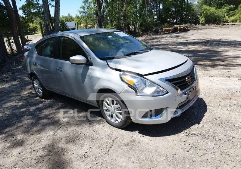 2017 Nissan VERSA photo