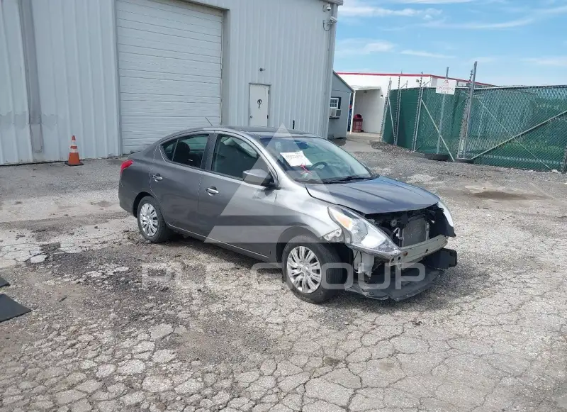 2017 Nissan VERSA фото