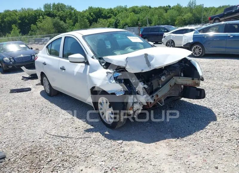 2017 Nissan VERSA фото