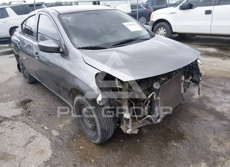 2017 Nissan VERSA photo