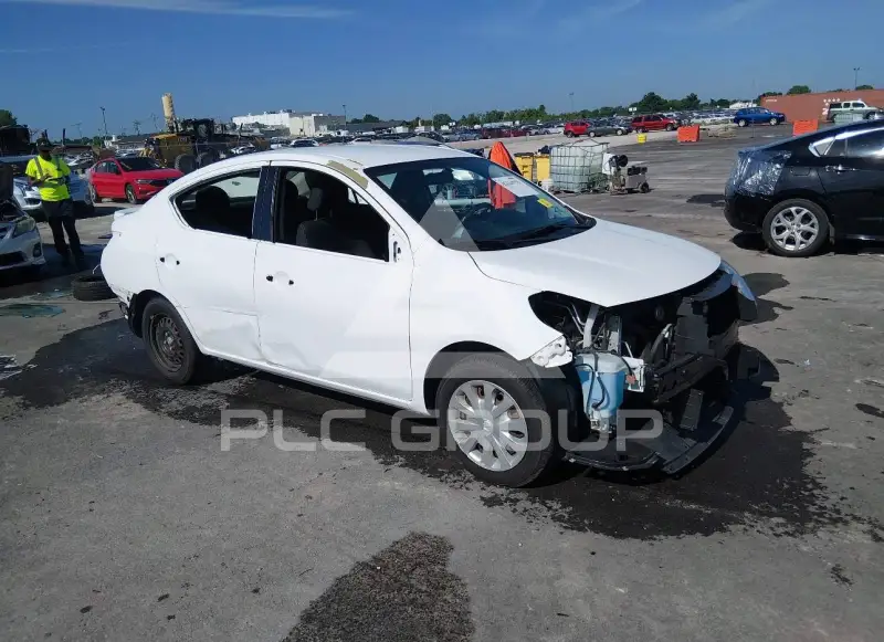 2017 Nissan VERSA фото