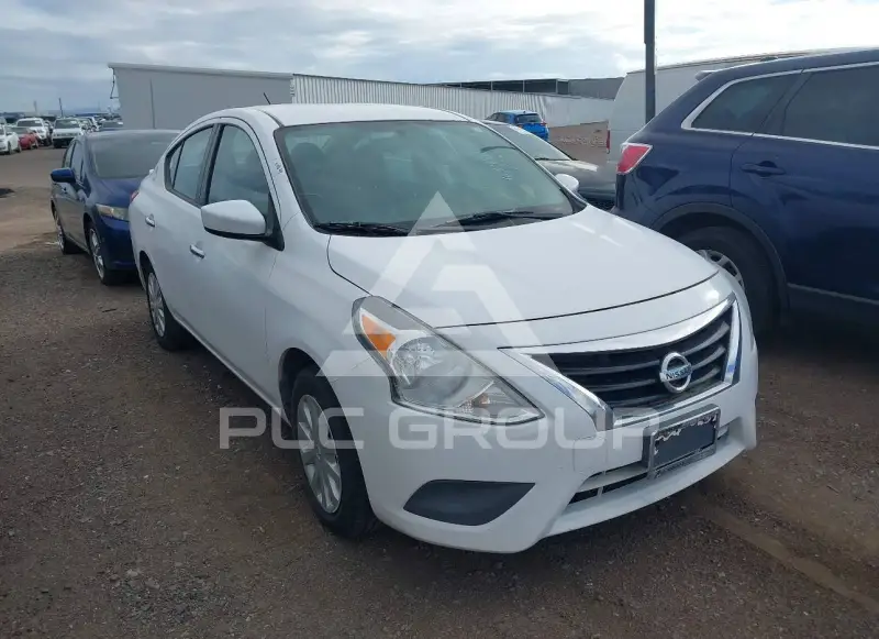 2017 Nissan VERSA фото