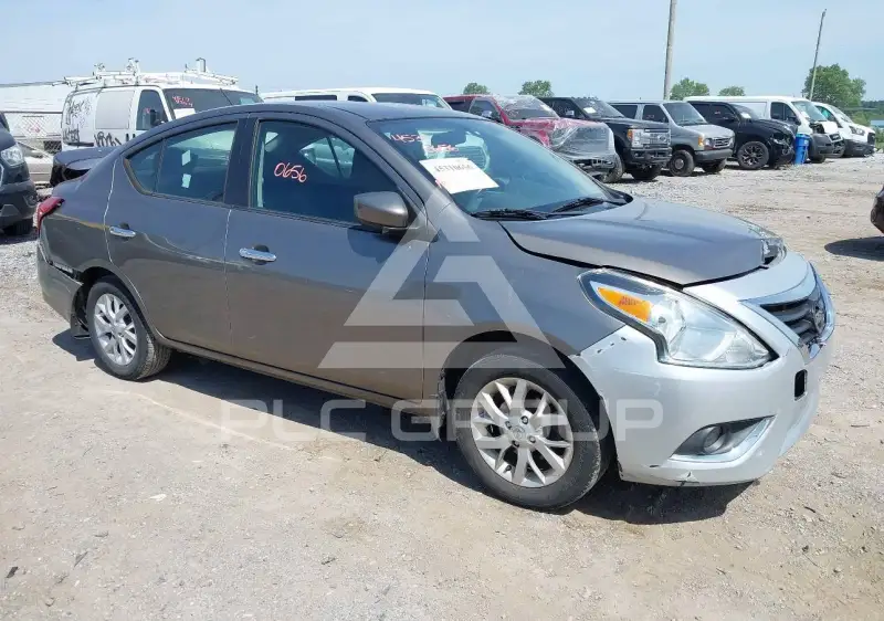 2017 Nissan VERSA фото