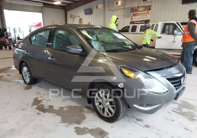 2017 Nissan VERSA фото