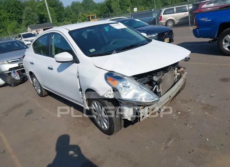 2017 Nissan VERSA фото