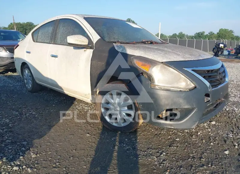 2017 Nissan VERSA photo