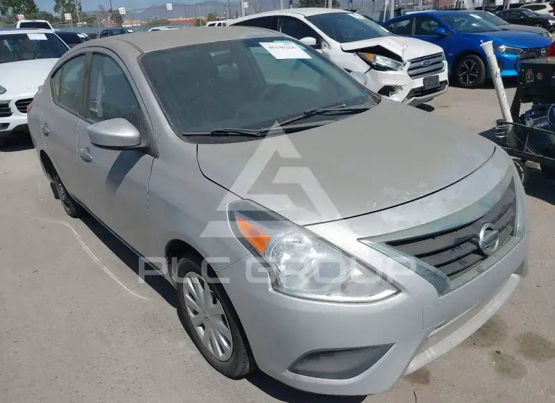 2017 Nissan VERSA фото