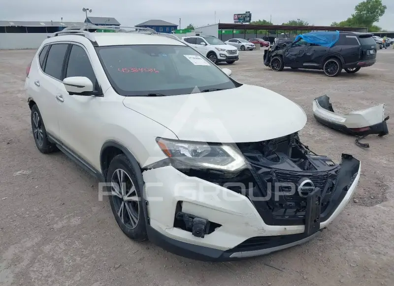 2017 Nissan ROGUE photo