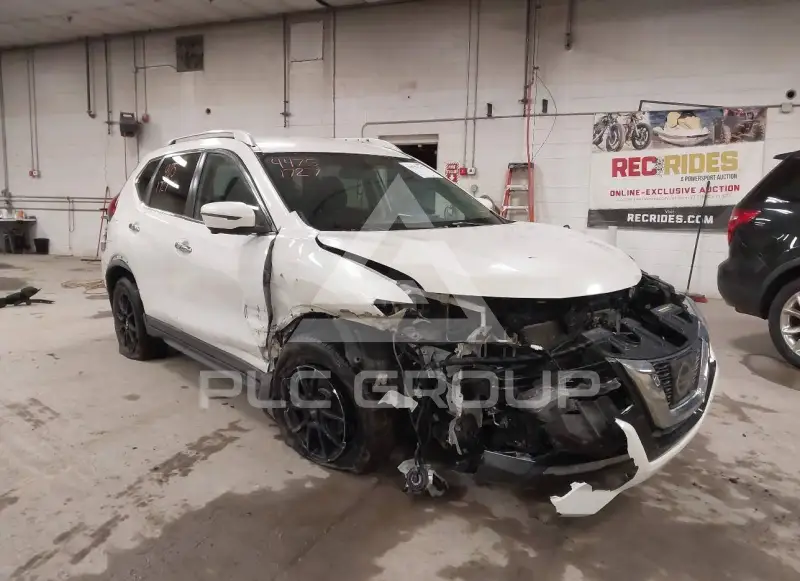 2017 Nissan ROGUE photo