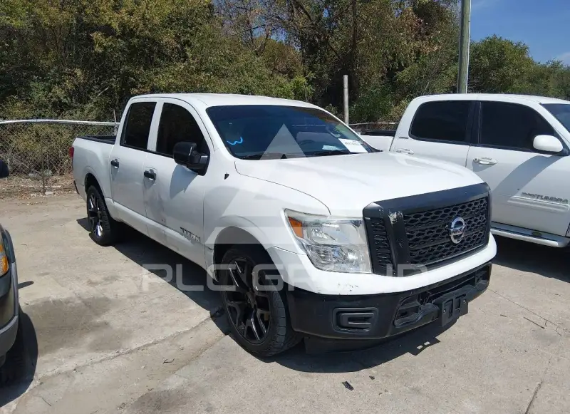 2017 Nissan TITAN фото