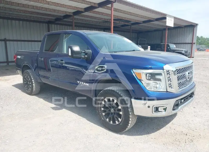 2017 Nissan TITAN фото
