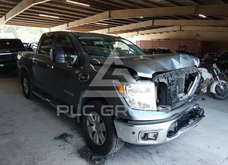 2017 Nissan TITAN фото