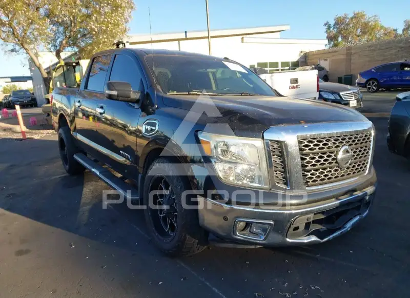 2017 Nissan TITAN фото