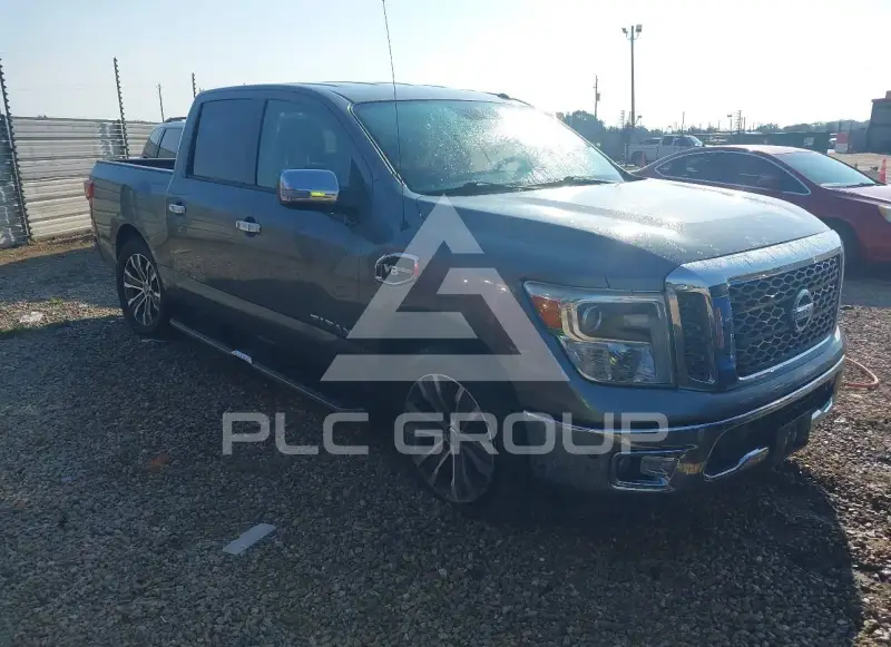 2017 Nissan TITAN фото