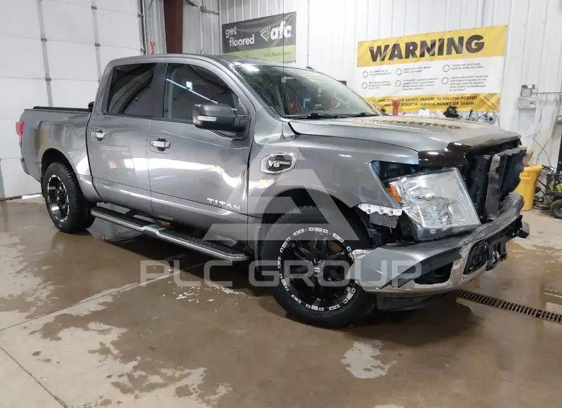 2017 Nissan TITAN фото