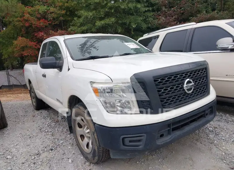 2017 Nissan TITAN фото
