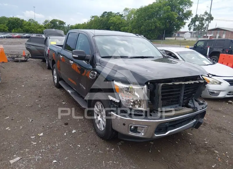 2017 Nissan TITAN фото
