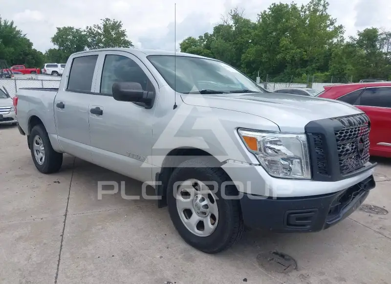 2017 Nissan TITAN фото