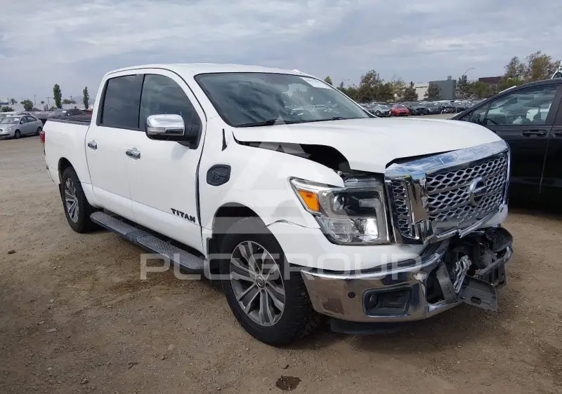 2017 Nissan TITAN фото