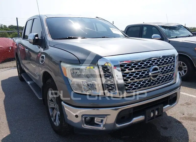2017 Nissan TITAN фото