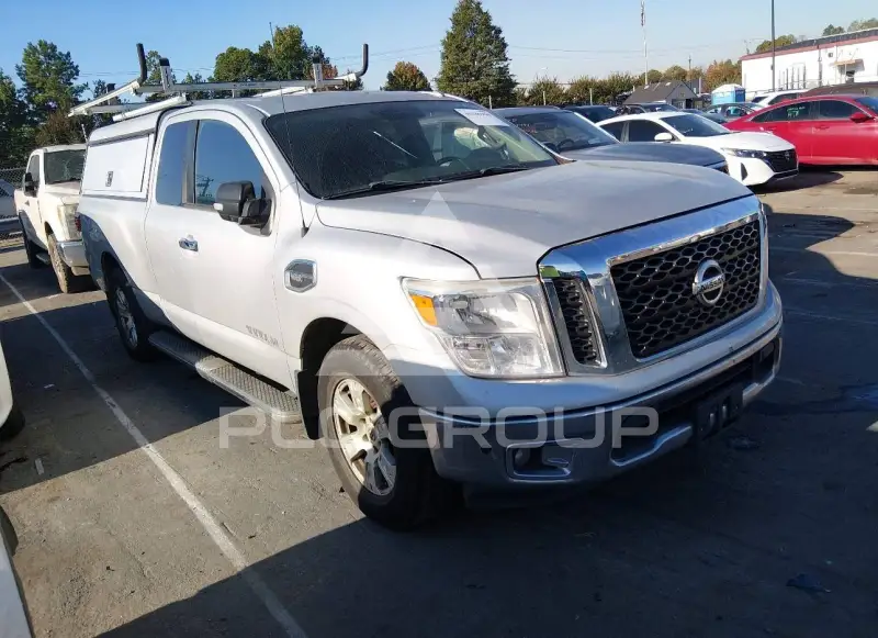 2017 Nissan TITAN фото