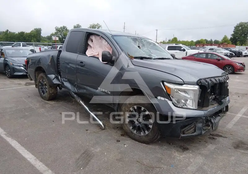 2017 Nissan TITAN фото