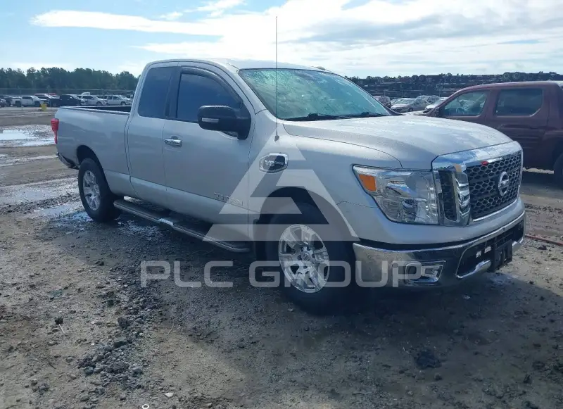 2017 Nissan TITAN фото