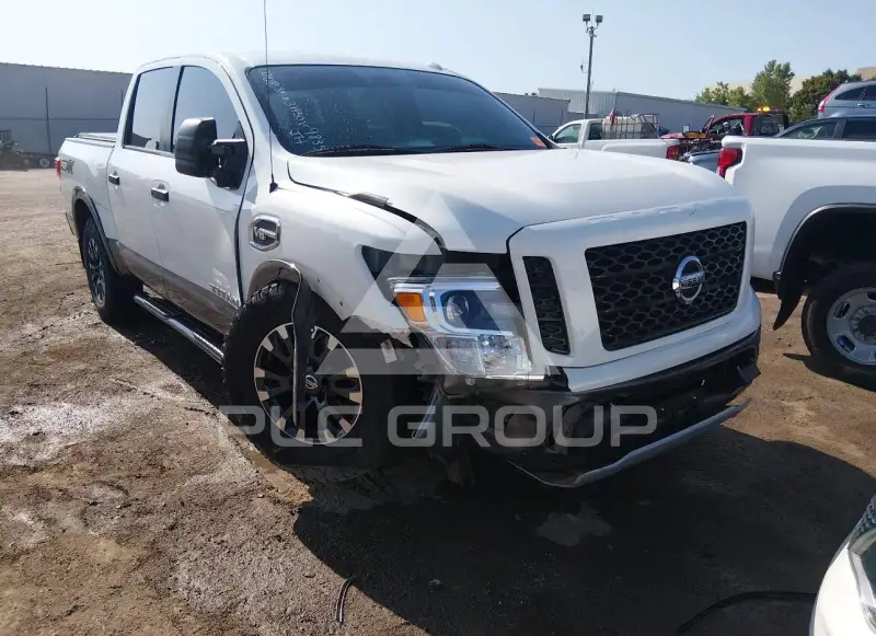 2017 Nissan TITAN фото