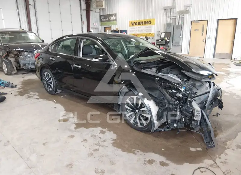 2017 Nissan ALTIMA фото