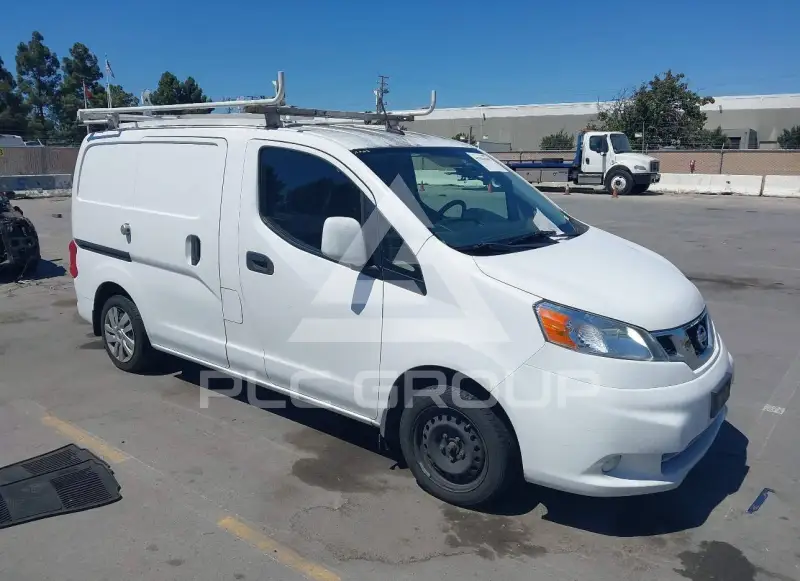2017 Nissan NV 200 фото