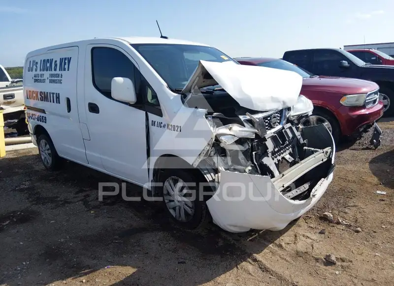 2017 Nissan NV 200 photo