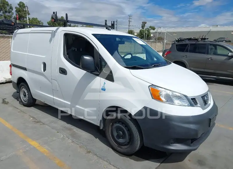2017 Nissan NV 200 фото