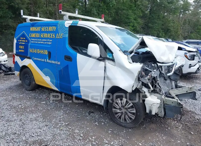 2017 Nissan NV 200 photo