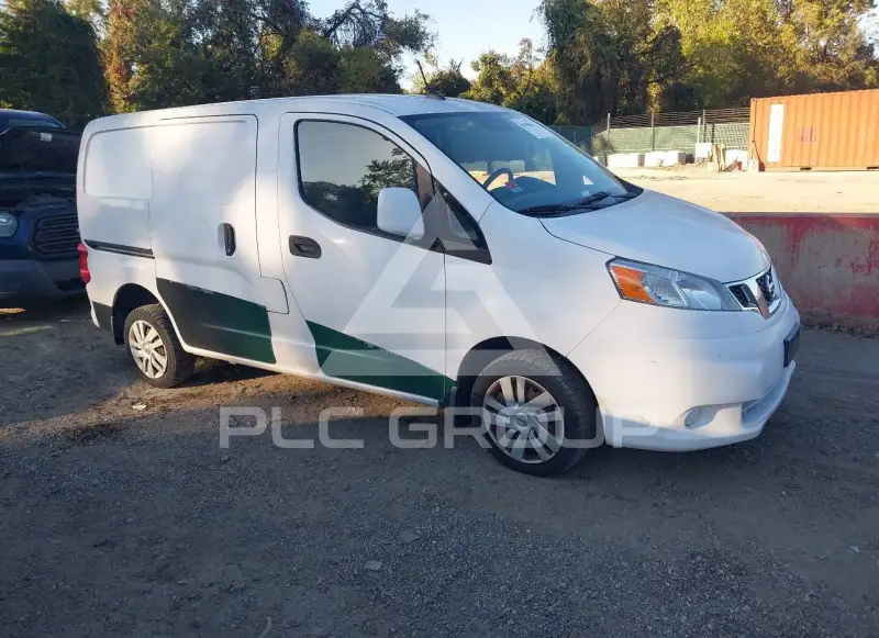 2017 Nissan NV 200 photo
