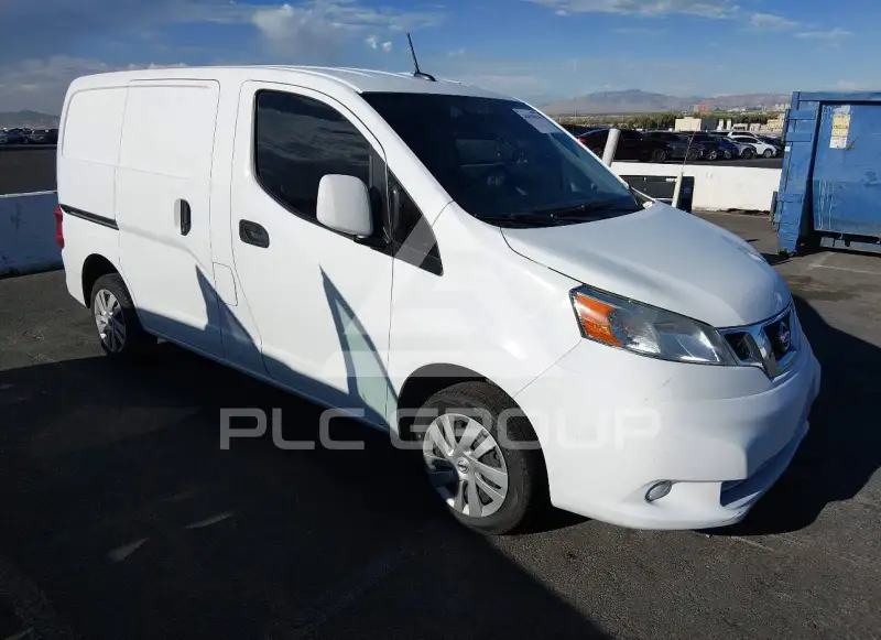 2017 Nissan NV 200 photo