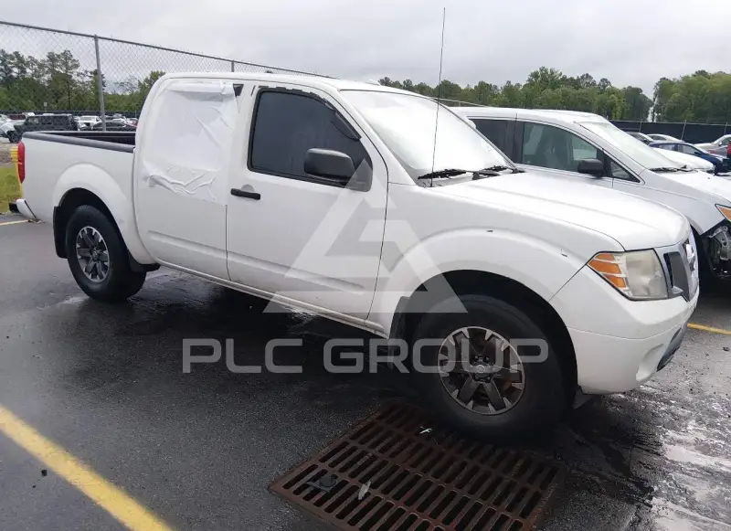 2017 Nissan FRONTIER photo