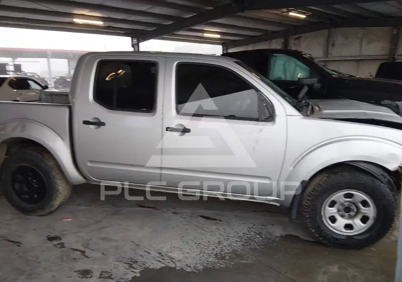 2017 Nissan FRONTIER photo