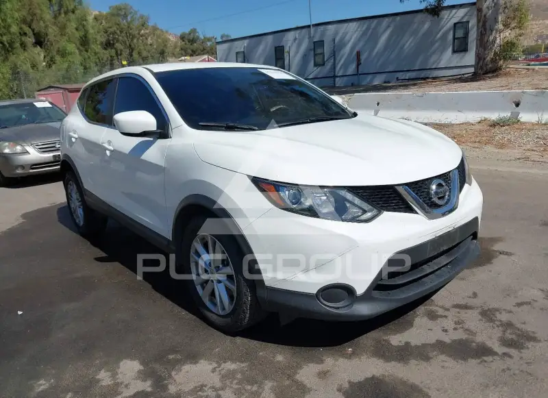 2017 Nissan ROGUE photo