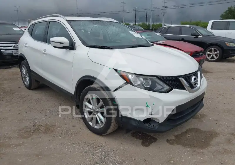 2017 Nissan ROGUE photo