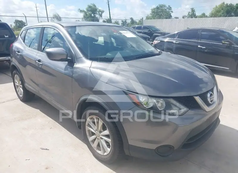 2017 Nissan ROGUE photo
