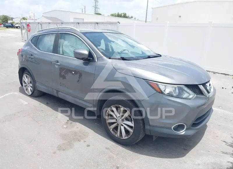 2017 Nissan ROGUE photo