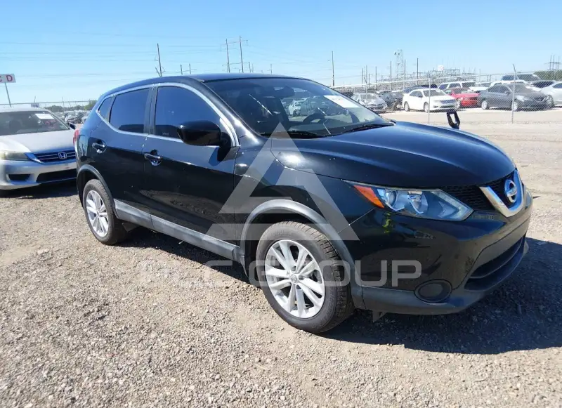 2017 Nissan ROGUE photo