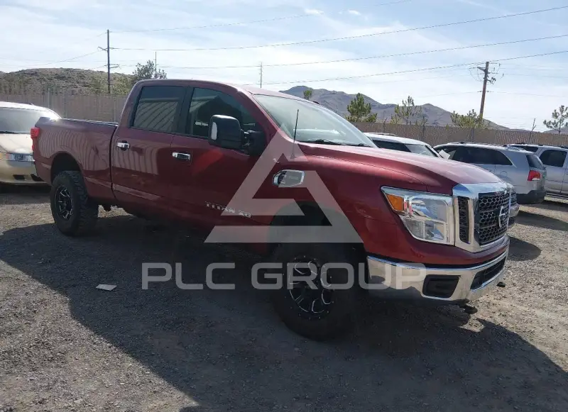 2017 Nissan TITAN фото