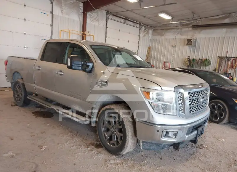 2017 Nissan TITAN фото
