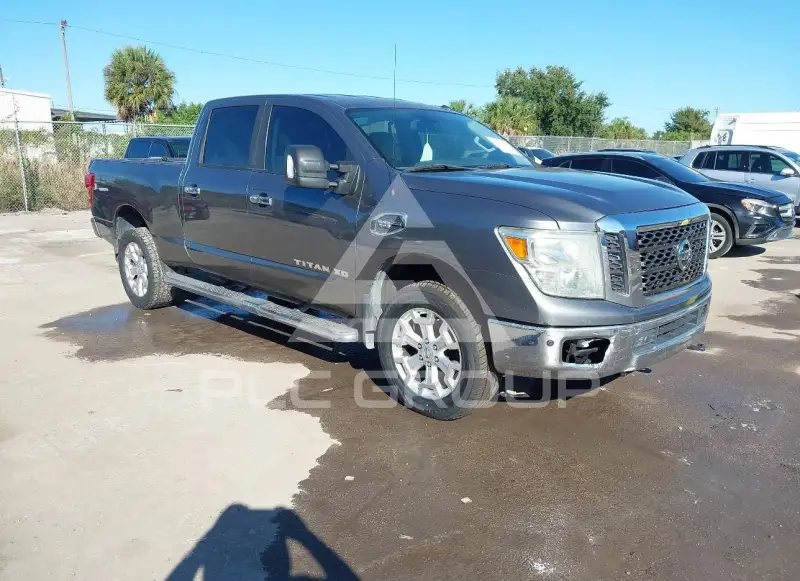 2017 Nissan TITAN photo