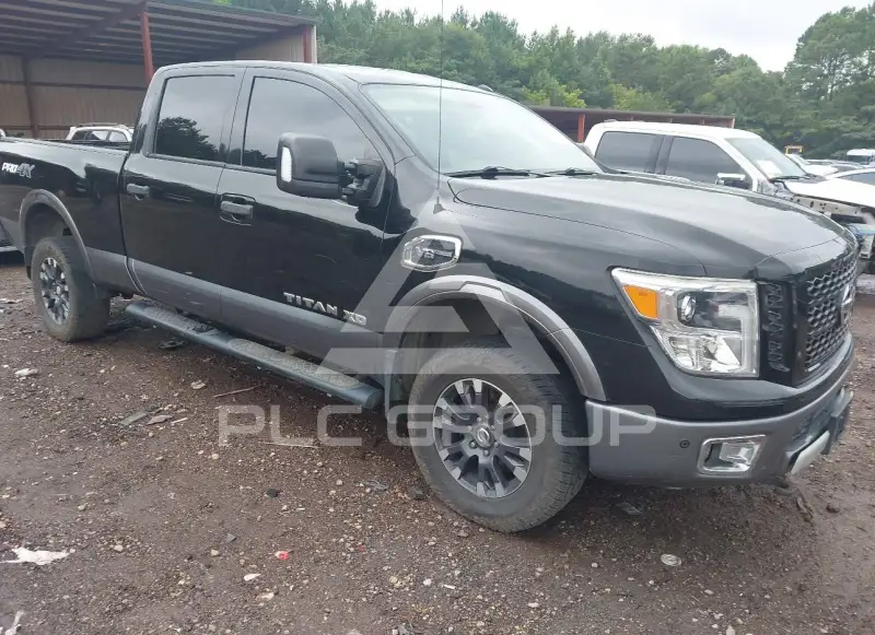 2017 Nissan TITAN photo
