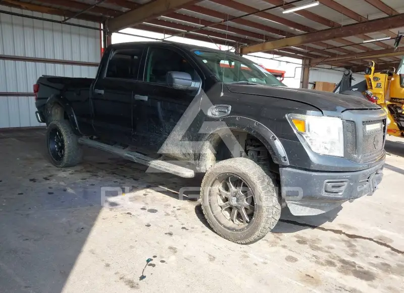 2017 Nissan TITAN фото