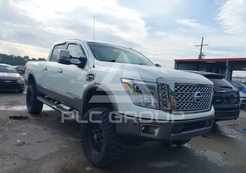 2017 Nissan TITAN фото