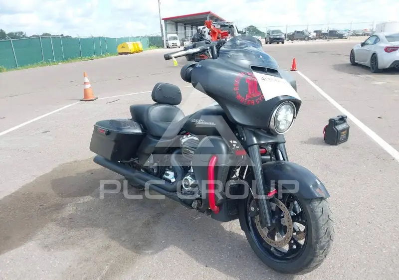 2017 Harley-Davidson FLHX фото