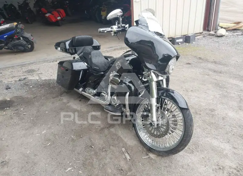 2017 Harley-Davidson FLHX photo